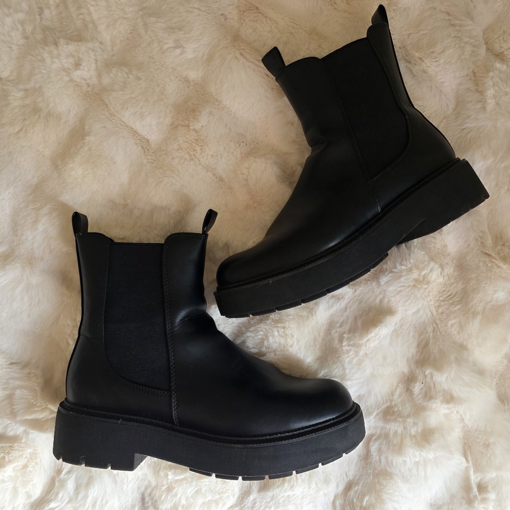 A New Day-Women's Demi Chelsea Boots